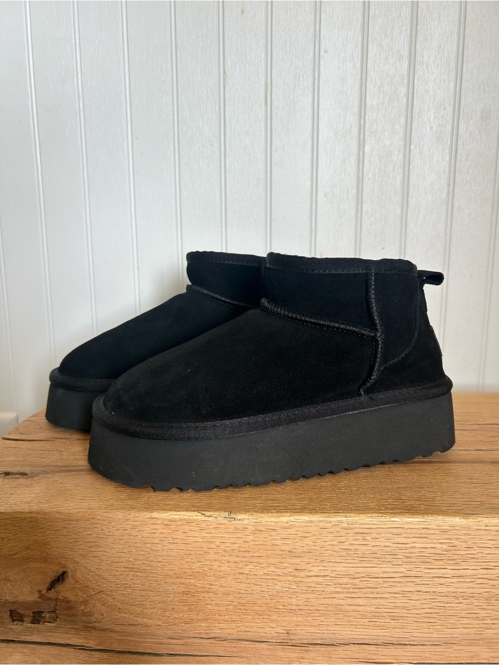 UGG Women's Classic Ultra Mini Platform Boots Black Womens Size 5